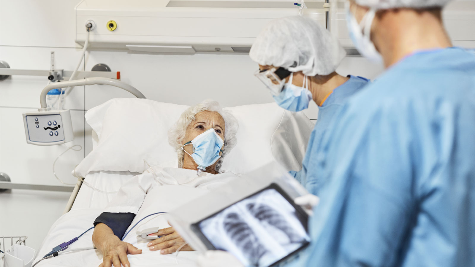 picture of patient in hospital talking to doctors