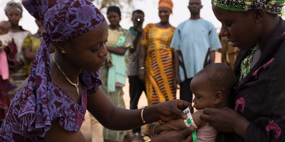 healthcare worker putting ID tag on baby