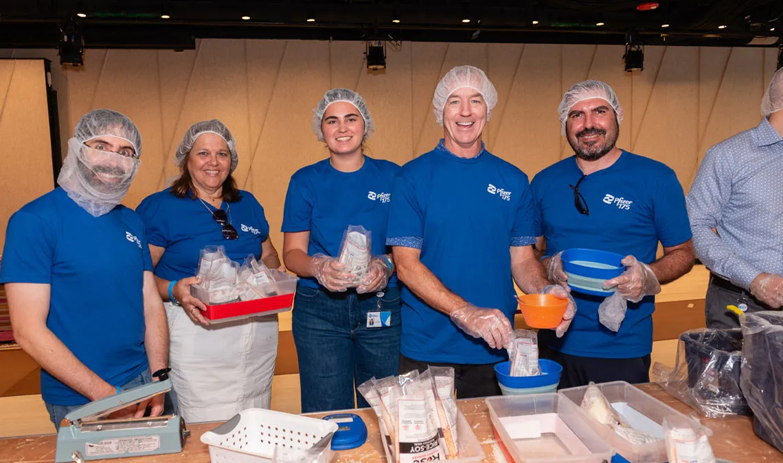 group photo new york pfizer offices volunteers preparing food