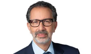 Headshot of Pfizer Board Member Cyrus Taraporevala 