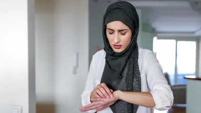 Eczema vs. Psoriasis: What’s Causing My Itchy Skin