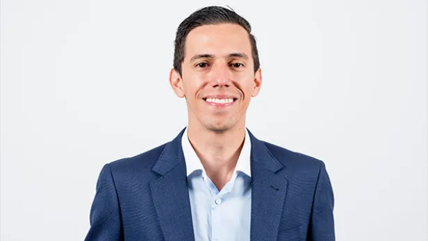 Headshot Esteban Lepiz 